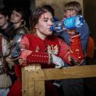 Прикрепленное изображение: девушка с бутылкой воды.jpg